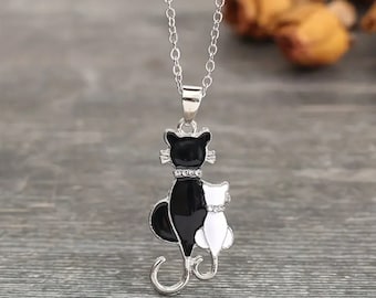 白黒子猫ペンダントネックレス - 獰猛な猫好きのあなたへ