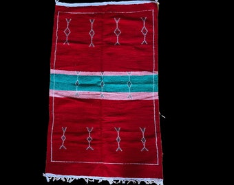 Vintage Berberteppich: Authentisches Fundstück aus Marokko,150x90 cm (4,9 Fuß x 3,1 Fuß)