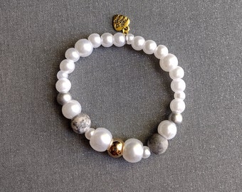 7' White Acrylic Beads Elastic Bracelet