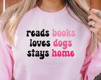 Lit des livres, aime les chiens, pull reste à la maison, sweat-shirt amateur de livres, pull nerd des livres, pull amateur de lecture, cadeau pour bibliothécaire ou amateur de livres