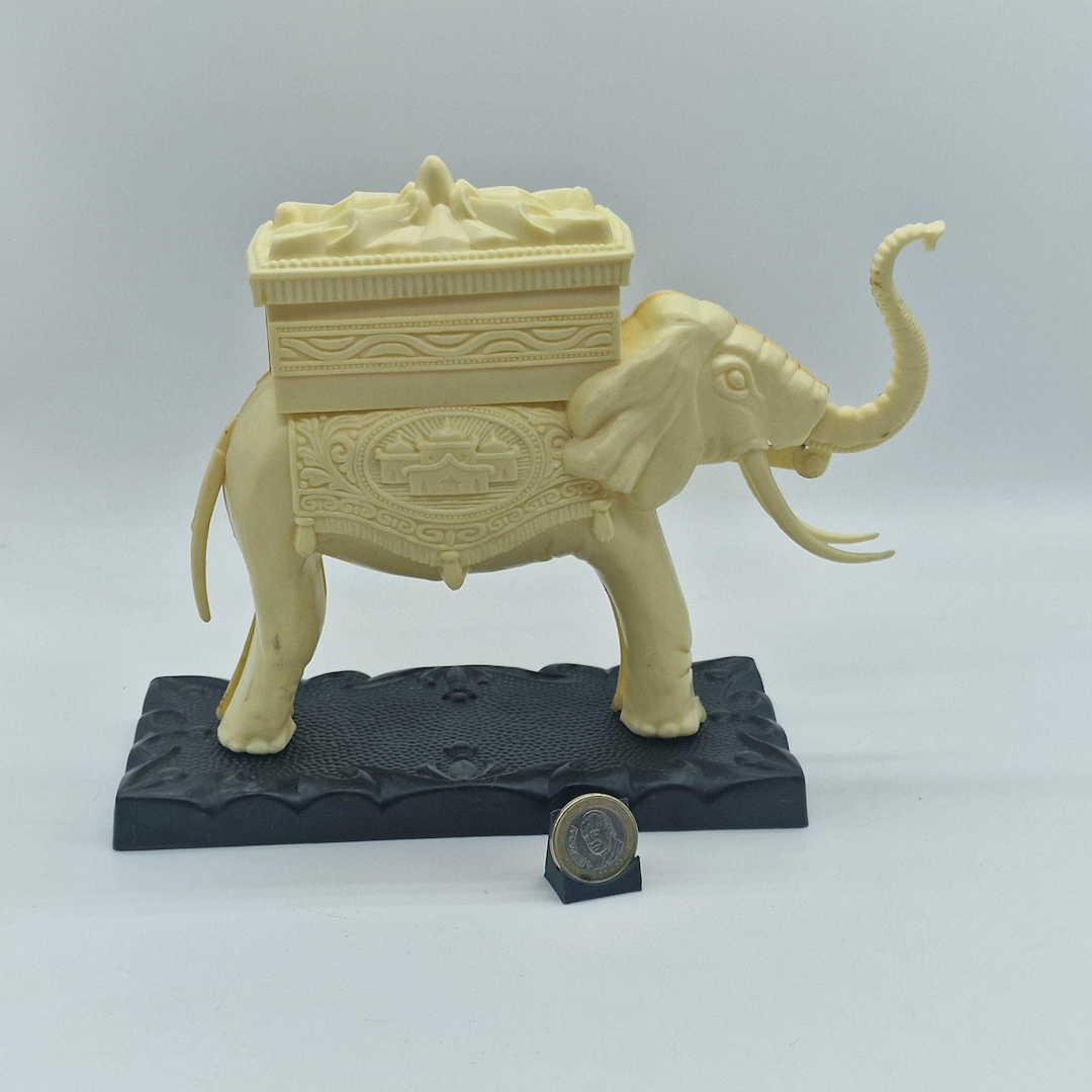 Vintage Elephant Cigarette Dispenser - 70s Spanish Plastic - Trunk
