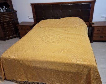 Vintage 1950s Damask Bedspread - Golden Viscose Silk with Fringes - 200 x 210 cm