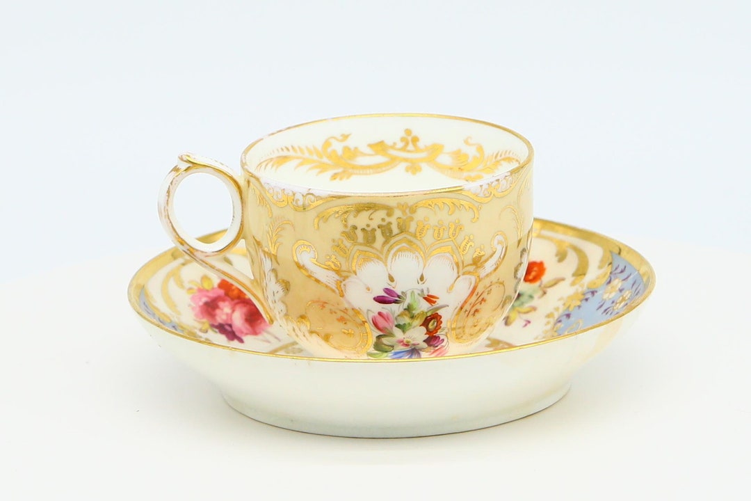 アンティーク ティーカップ＆ソーサー 1910年代 金彩と花柄の