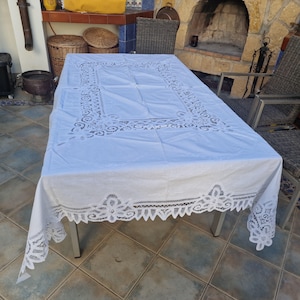 Vintage Lace Tablecloth with Napkins – 1950s, Handmade in China