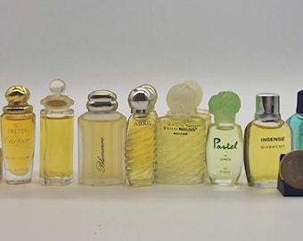 The scents are vintage. Miniatures. Women&#39;s perfume.