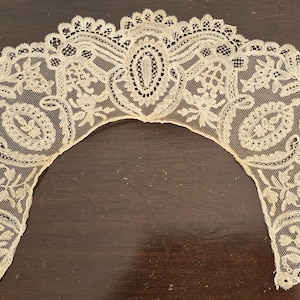 Antique Point de Gaze Fan Blade