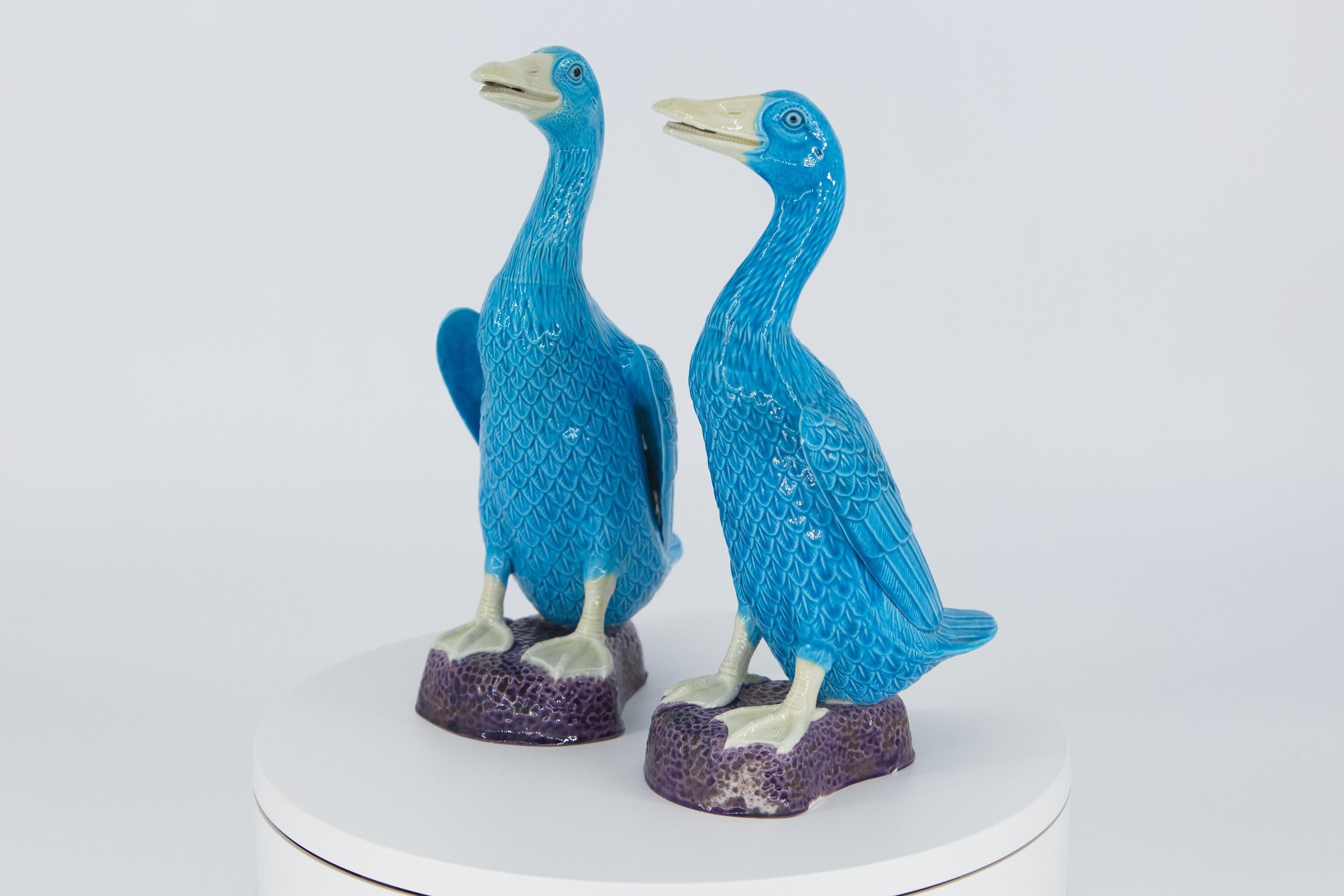 ヴィンテージのガチョウの置物。マジョリカ磁器の置物。多色エナメルの