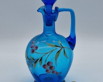 Antike Karaffe aus kobaltblauem Glas mit Emaille-Maiglöckchen, Vintage-Likörkrug der 1920er Jahre