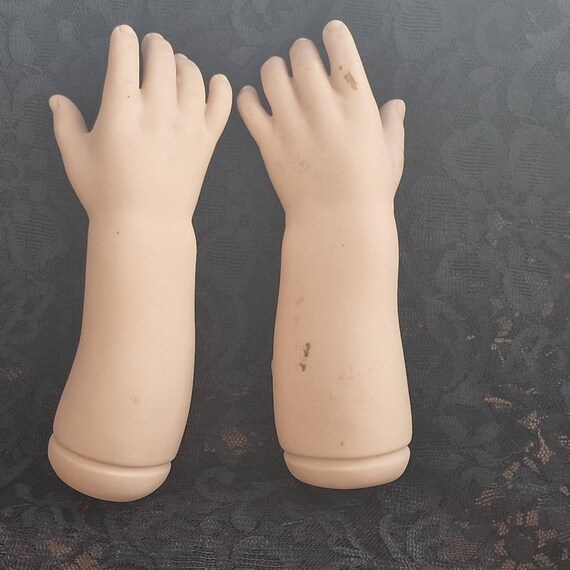 Mains standard pour poupées anciennes  STA 4  Antique doll hands Standard