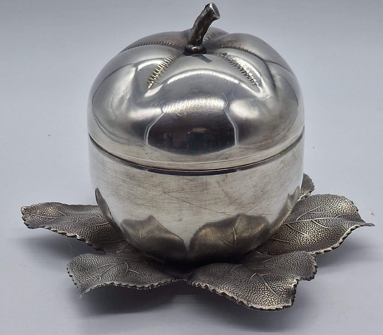 【フランス】ヴィクトリアン ヴィンテージ 装飾 銀色 トレイ エンボス加工 ヴィンテージのリンゴ型シュガーボウル - メネセス、スペイン - Etsy 日本