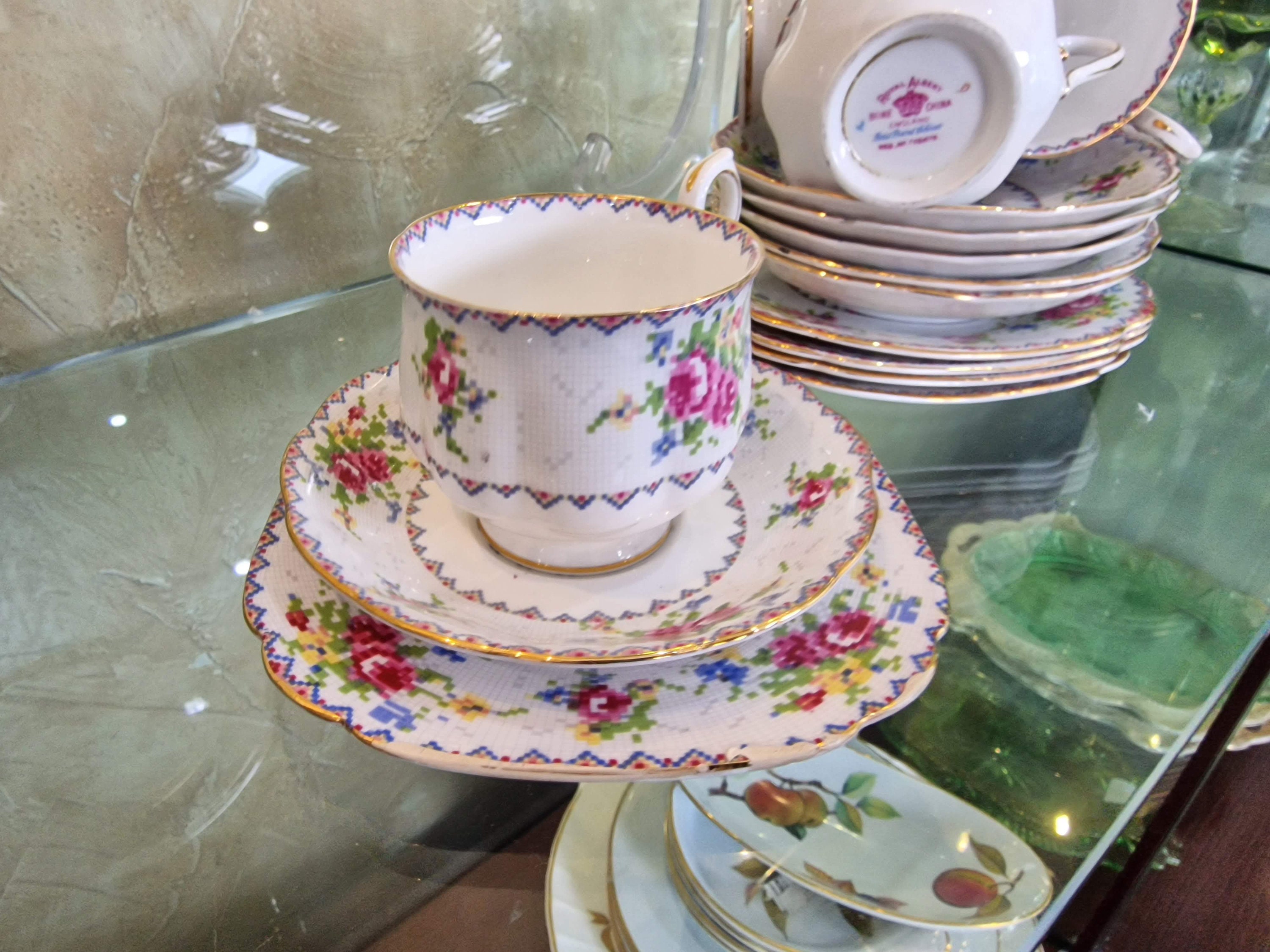 ロイヤルアルバート「プチポイント」3ピースヴィンテージティーセット