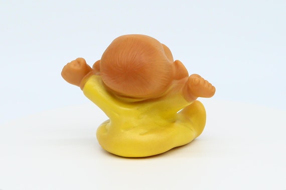 Muñeca bebé en pijama amarillo. Pere - image 5