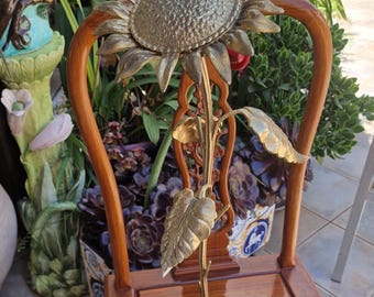Vintage flower ashtray with petals