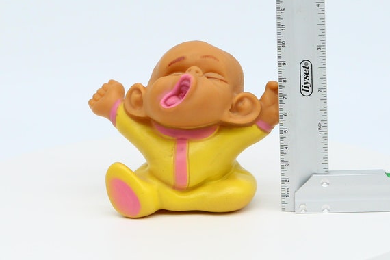 Muñeca bebé en pijama amarillo. Pere - image 8