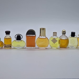 Die Aromen sind Vintage. Miniaturansichten. Damenparfum