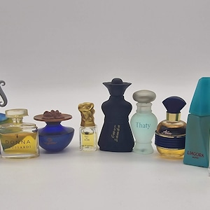 The scents are vintage. Miniatures. Women&#39;s perfume.