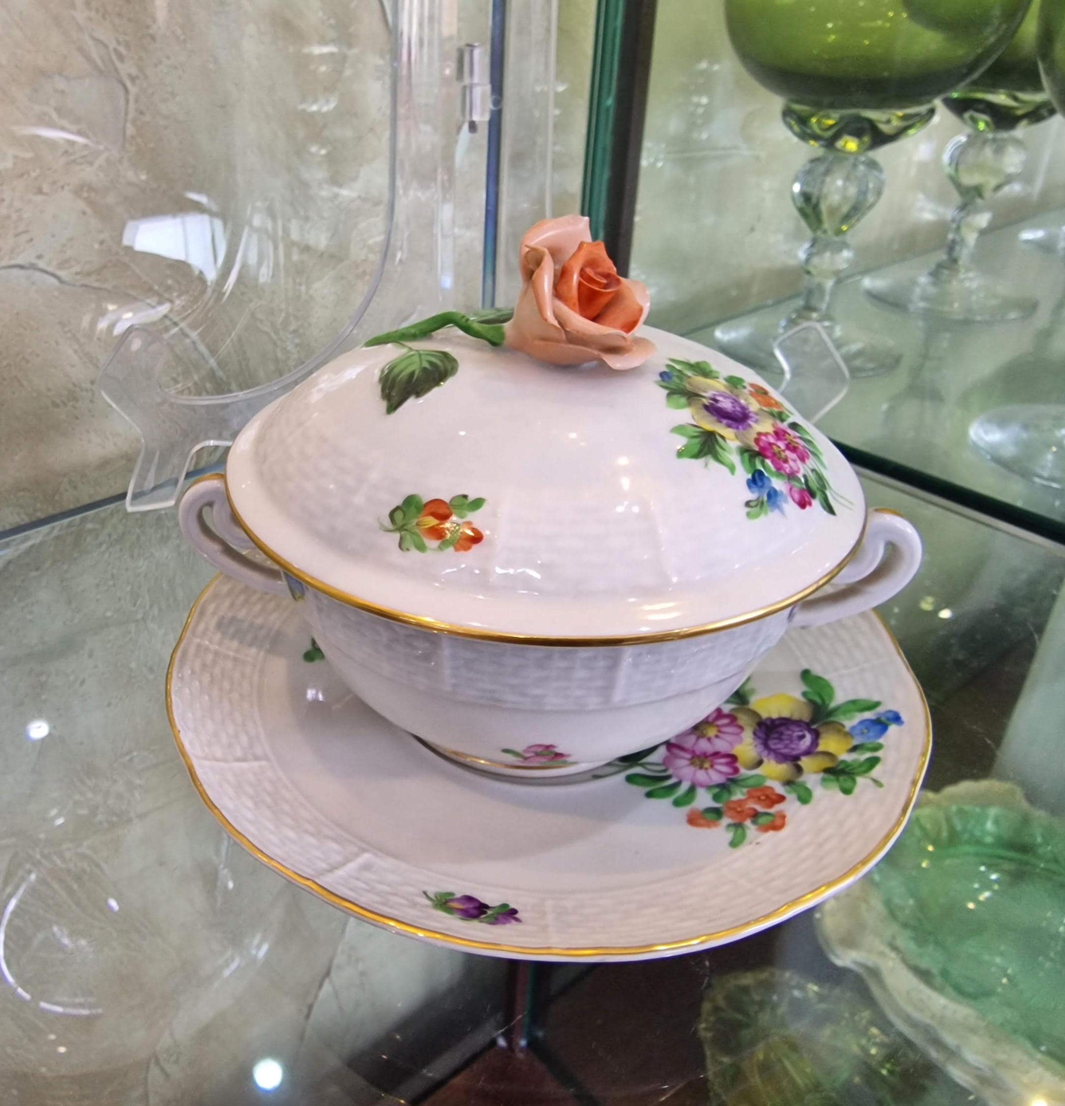 Herend Hungary ハンガリー製 高級ハンドメイド皿 Herend Hungary Porcelain Soup Cup With Lid and Saucer, Hand