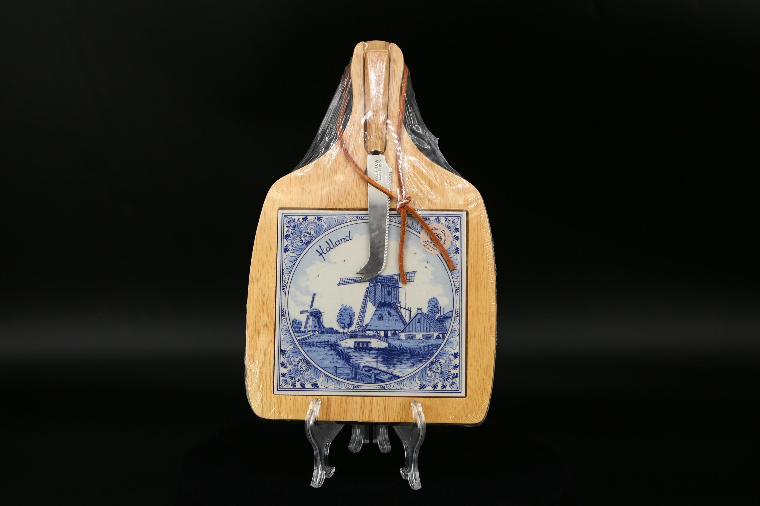 Cheese cutting board with knife, excellent souvenir, Del Blue Handpainted, Holland