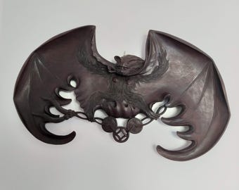 Carved wooden wall plaque (52x30 cm) or tray, possibly belonging to Gabriel Viardo