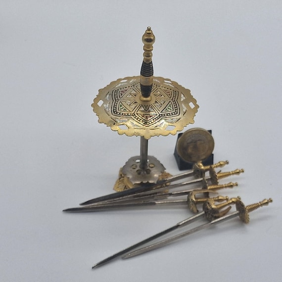 トレド ミニチュア剣 カクテルピックセット（8本・台座付き） Vintage Toledo Sword Cocktail Pick Set | 1960s Enamel & Brass