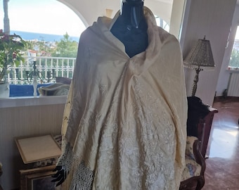 Vintage-Manila-Schal aus Seide für Flamencotänzer. Er verfügt über beidseitige Handstickerei und lange Fransen.