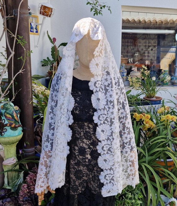 Buy Vintage Spanish Mantilla. Catholic Veil. Church Veil  display picture 1
