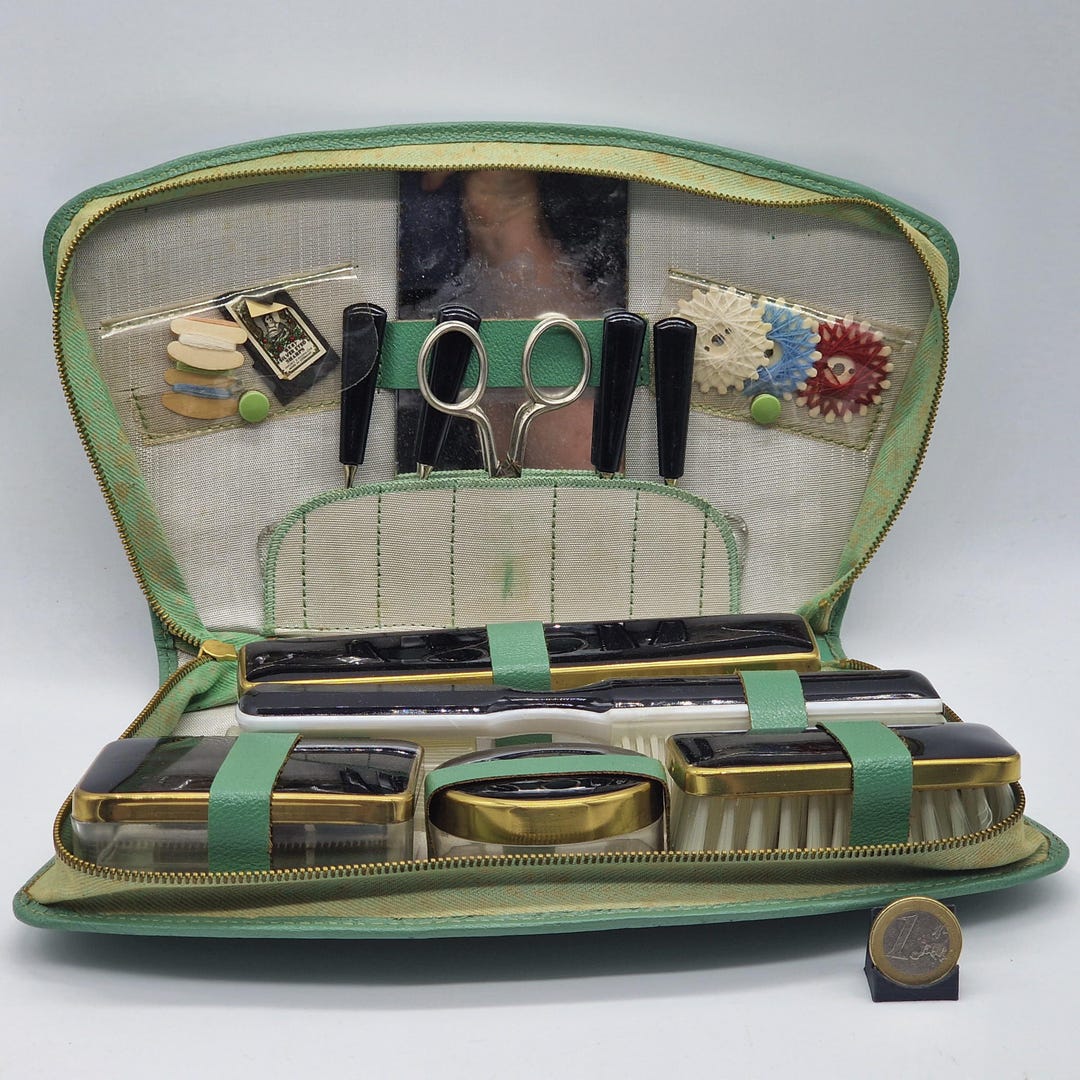 twasnight beforシリーズセット Vintage 1950s-1960s Toiletry Travel Set – Mint Green Case With