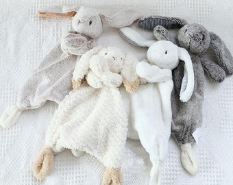 Manta personalizada para bebé, regalo de Pascua para bebé, manta para bebé, regalo de conejito para bebé, juguete para bebé, regalo para recién nacido, artículos esenciales para bebé, decoración de habitación infantil con temática de conejos.