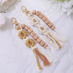 Custom Macrame Flower Keychain With Name, Personalized Gifts, Mom Gift, Boho Keychain, High-quality Cotton Cord, Natural Wooden Beads