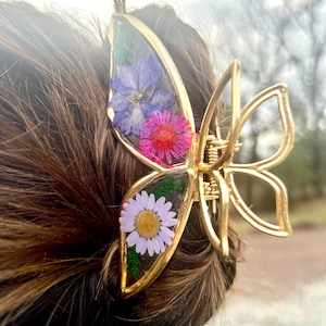 Butterfly claw clip with real flowers