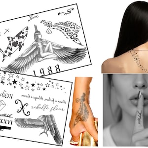 Puede incluir: Colección de diseños de tatuajes temporales con diversas ilustraciones. Incluye un tiburón, una figura egipcia, estrellas, un diamante, pistolas y las frases "Love", "carpe diem" y "rebelle fleur". También incluye una espalda con tatuajes de estrellas y un dedo con un tatuaje "Shhh..."