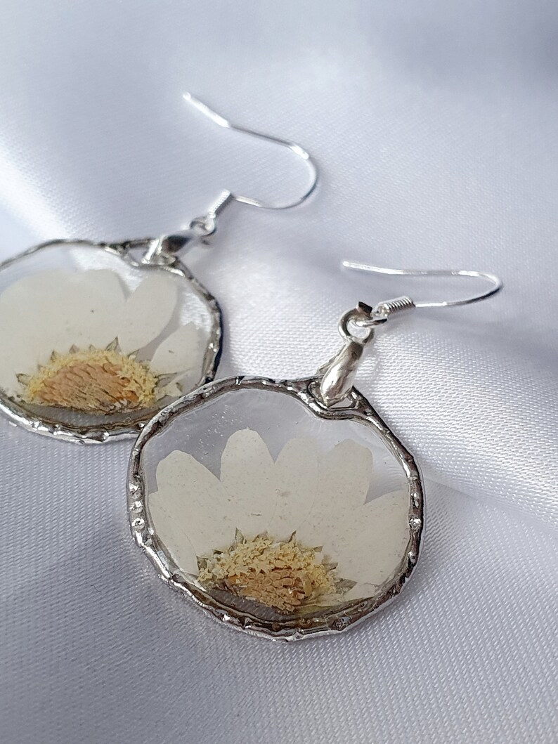 Wedding jewellery set, floral dangle earrings, silver necklace with daisy flower, dainty hammered pendant image 5