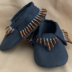 Baby Mokassins mit Perlen Fransen - Weiche Sohle - Schwarz und Orange
