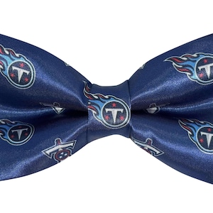 Tennessee Titans Bow Tie – NFL Football Team Necktie – Titans Fan Formal Accessory – Game Day & Tailgate Wear – Groomsmen Sports Gift