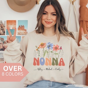 Personalized Nonna Sweatshirt for Grandma for Mother&#39;s Day, Custom Mother&#39;s Day Gift for Nonna, Retro Floral Nona Shirt, Nonnie Crewneck