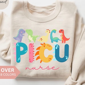 PICU ナース スウェットシャツ、PICU 小児科ナース シャツ、PICU ナース ギフト、看護師への感謝のギフト、小児集中治療室、PICU クルーネック 画像 1