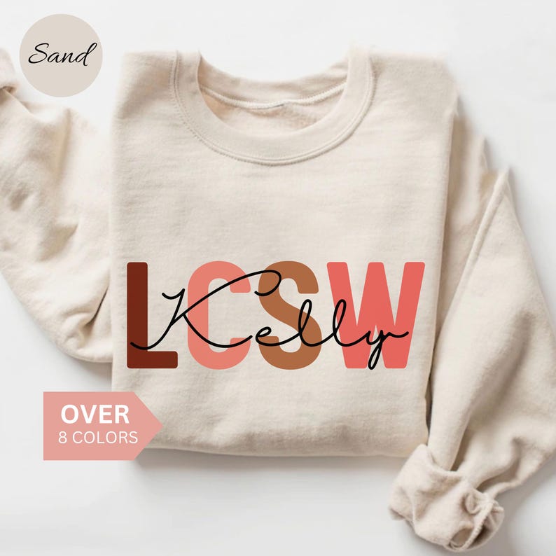 Personalisiertes LCSW-Sweatshirt, benutzerdefiniertes LCSW-Shirt, LCSW-Geschenk, lizenzierter Klinischer Sozialarbeiter Rundhalsausschnitt, Sozialarbeiter-Anerkennungsgeschenk Bild 1