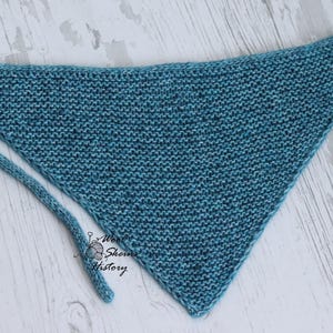 Garter Stitch Bandana Knitting Pattern: Easy Beginner Kerchief (PDF Pattern) / Judy Kerchief-Bandana