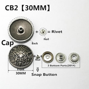 Peut inclure: Un bouton pression argent&eacute; avec un motif de dragon sur le devant. Le bouton a un diam&egrave;tre de 30 mm et comprend un capuchon, un clou et trois parties inf&eacute;rieures.