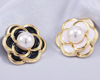 Metalowe guziki w kształcie róży: perłowe, złote, czarno-białe, zdobienia do naszycia (6 szt.)