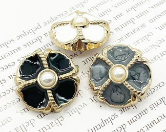 Metalowe guziki kwiatowe – 6 szt. perłowo-złote, białe, czarne i szare, do marynarek/kurtek/płaszczy/swetrów