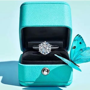Vintage Velvet Luxury Gift Box in Sweet Green Blue, perfect for rings, jewelry display, and storage. Ideal for graduation, anniversaries, or weddings. Shop now for exquisite, elegant, luxury gift jewelry packaging box!