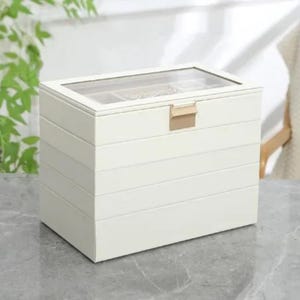 Creme Leder Multi Layer Schmuckschatulle - Handgefertigte, stapelbare Schmuckschachtel zur Aufbewahrung, Organisation und Präsentation.