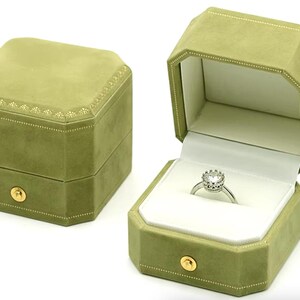Vintage Velvet Luxury Gift Box in Forest Green, perfect for rings, jewelry display, and storage. Ideal for graduation, anniversaries, or weddings. Shop now for exquisite, elegant, luxury gift jewelry packaging box!