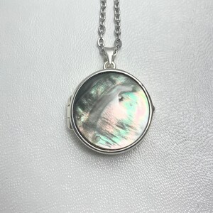 STERLING SILVER LOCKET with Black Mother of Pearl cabochon on 18" necklace