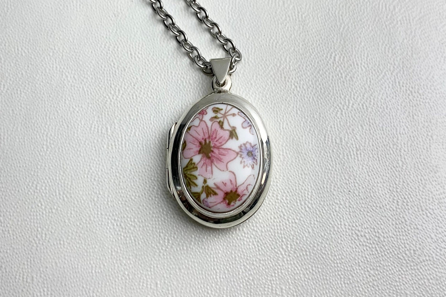 Floral Keychain Photo Locket in Gold, Silver, or Rose Gold - GiGisPetals