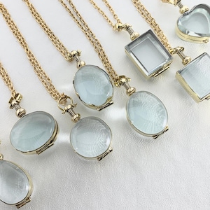 Mini medallón de fotos de latón y vidrio estilo antiguo con cadena de 45 cm. Ideal para combinar con otras fotos. El medallón permite guardar dos fotos juntas, como pequeños recuerdos.