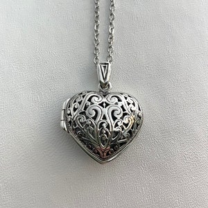 STERLING SILVER Filigree Heart LOCKET on 18&quot; necklace.