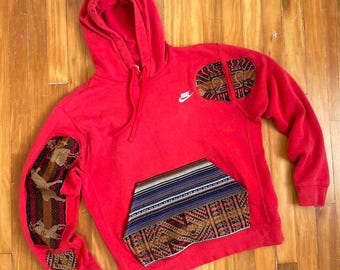 1 de 1 Sudadera con capucha Nike reciclada x Manta Incan roja hecha a mano