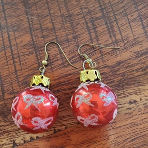 Set of 2 Vintage Christmas Bulb Earrings | Red Round & Purple Net Wrapped Holiday Lights | Retro Dangle Jewelry | Estate Gift Lot